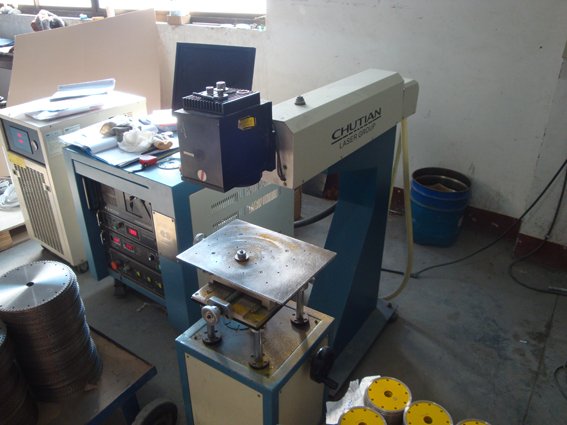 Laser welding machine for diamond saw blades